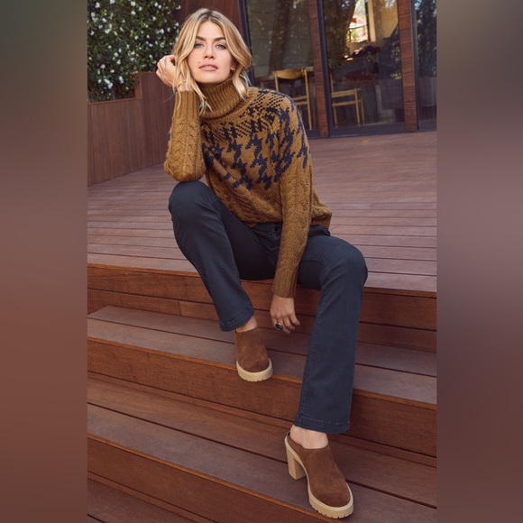 Carry Heels in Came Suede Size 8 - Picture 3 of 14